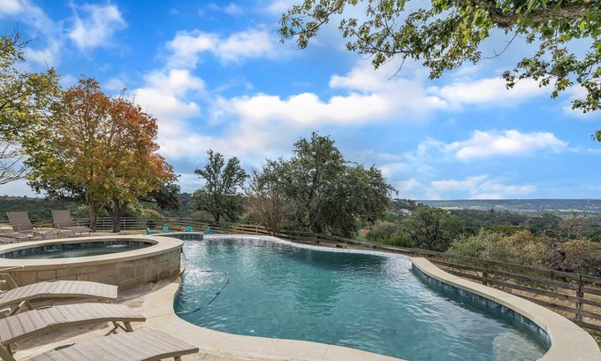 Kerrville House | Stunning Ranch Villa With Pool - Game Room - Hot tub - Fire Pit & Gorgeous Views!