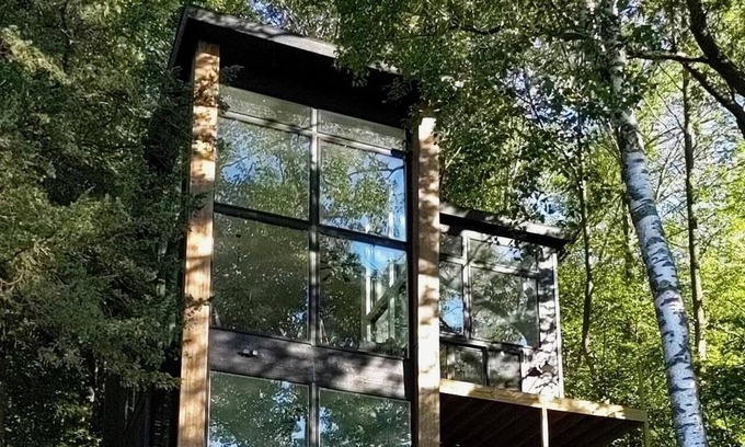 Markesan House | Stunning remodeled home with floor to ceiling views