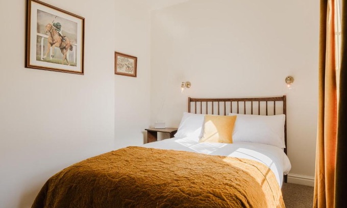 Axford Apartment | Stunning Room Above the Amazing Silks Pub!