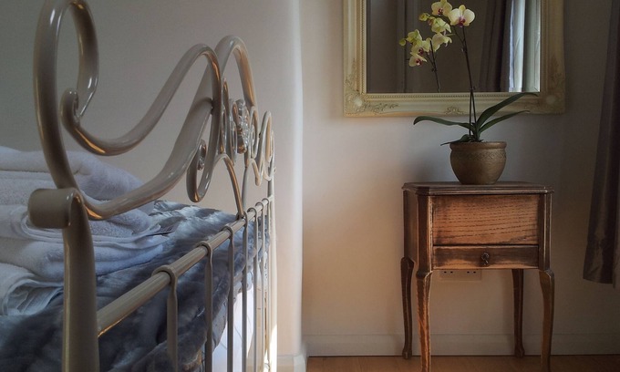 Wirksworth Cottage | Stunning Scandinavian Boutique Cottage Retreat with Rolling Countryside Views