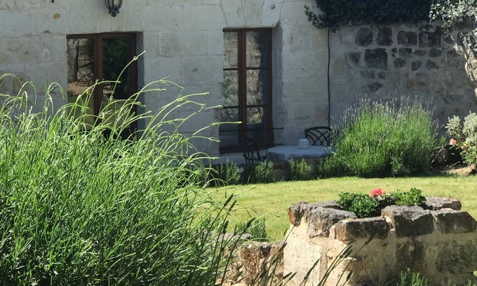 Fontevraud-l'Abbaye Cottage | Stunning Secluded Cottage With Jacuzzi In The Beautiful Village of Fontevraud