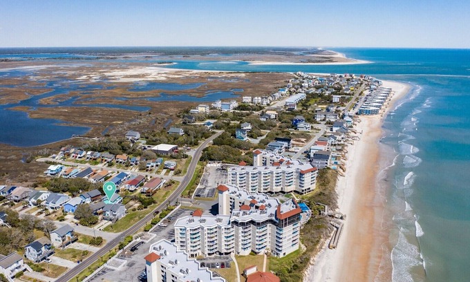 Sneads Ferry House | Stunning Second Row Duplex, Easy Beach Access, Pet-friendly