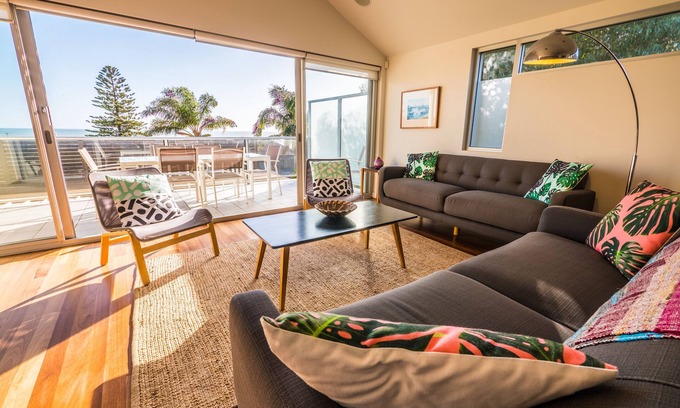 Seacliff House | Stunning Seaside Retreat