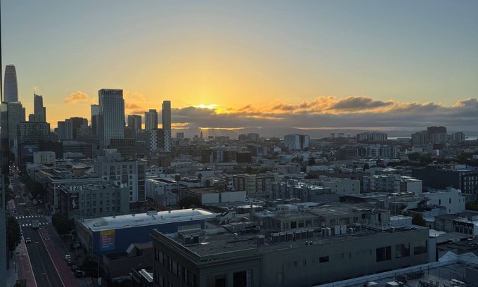 Mid-Market Apartment | Stunning SF View – Luxe Condo in Secure Full-Amenity Building