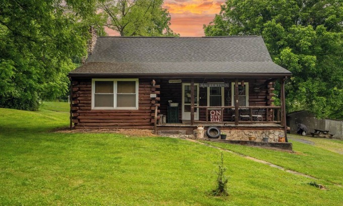 Fishers Hill Cabin | Stunning Shenandoah Riverside Retreat