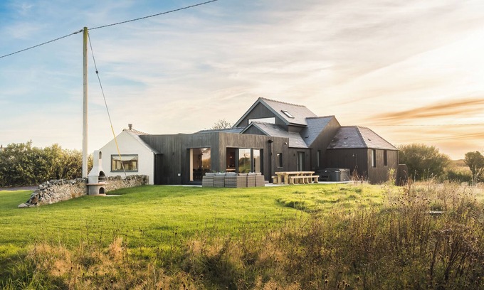 Llanfaelog House | Stunning six-bedroom property for up to 14 guests