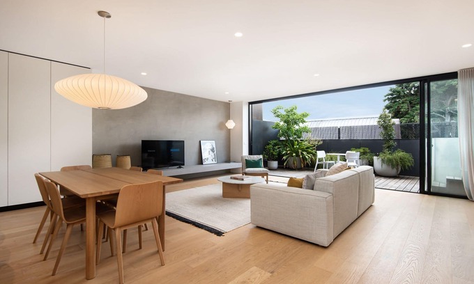 Richmond House | Stunning Skyline Views from Terrace Pool