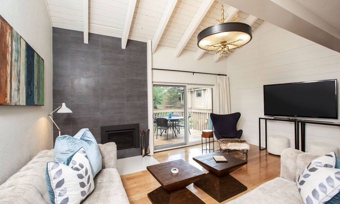 Sun Valley Condo | Stunning Snowcreek in SV on Dollar Mtn. ski in ski out!