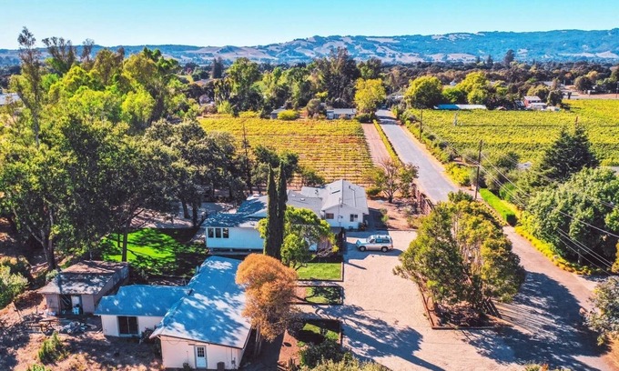Sonoma House | Stunning Sonoma House, 10 acres -Newly renovated!