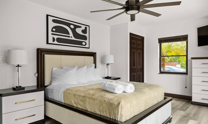 Sunset Park House | Stunning South Tampa home with an Impeccable design, and a prime location!
