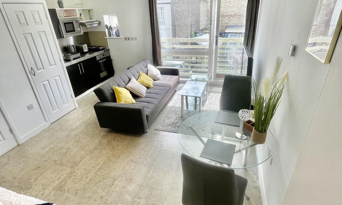 Cambridge Apartment | Stunning Studio Apartment in Cambridge