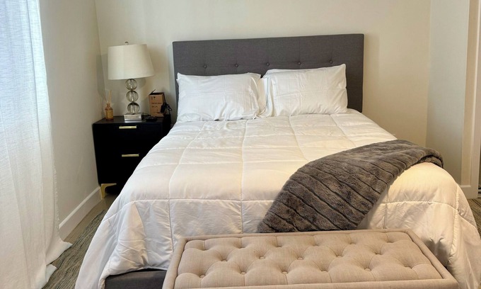 Valley Village Apartment | Stunning Studio located in the alluring Valley near major attractions!