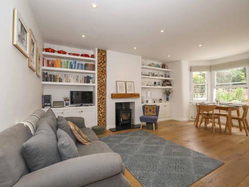 Twickenham Riverside House | Stunning stylish flat near Richmond Bridge Pass the Keys