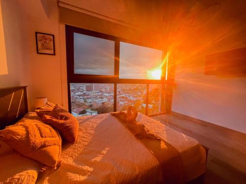 Barrio Escalante Apartment | Stunning Sunset View Apartment with Free Parking