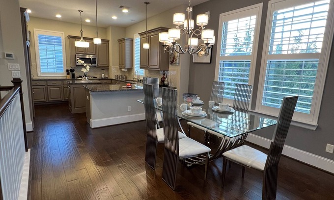 Memorial House | Stunning Three-Story Home in Gated Community – Modern Luxury!