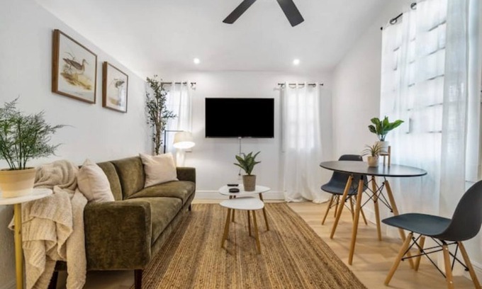 East Ybor Apartment | Stunning tiny house in Ybor City Tampa - 1.5 miles to downtown