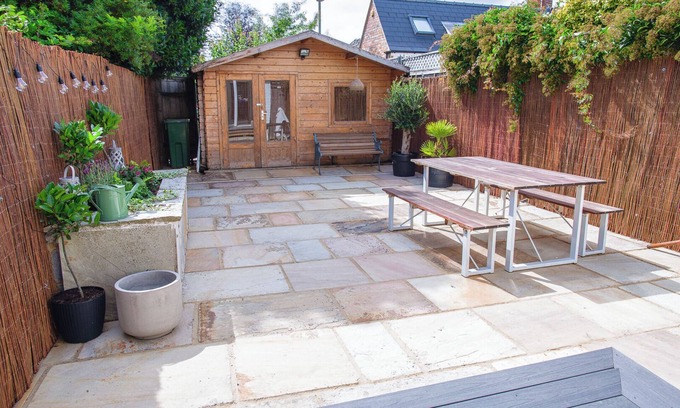 Cheltenham House | Stunning Townhouse with Large Garden