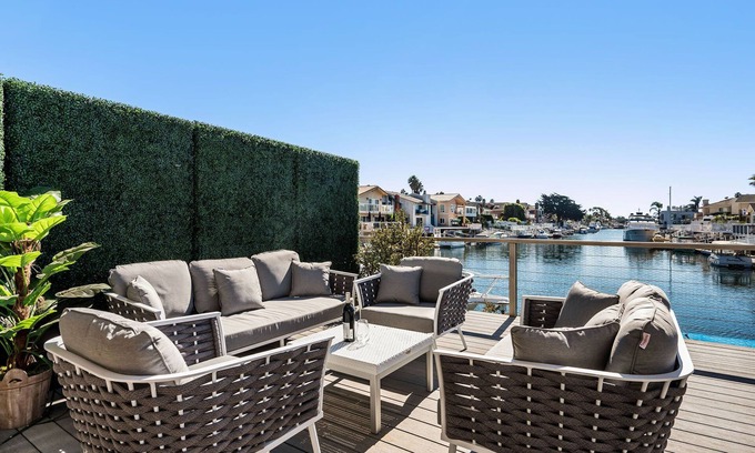 Channel Islands House | Stunning, upscale waterfront house in Oxnard, CA