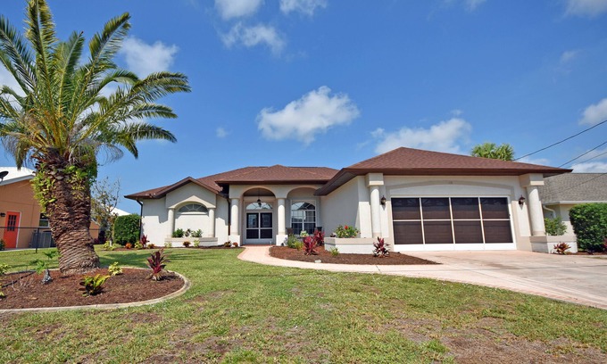 Broadmoor House | Stunning vacation home in Rotonda West FL! Private Pool! Perfect relaxing getaway!