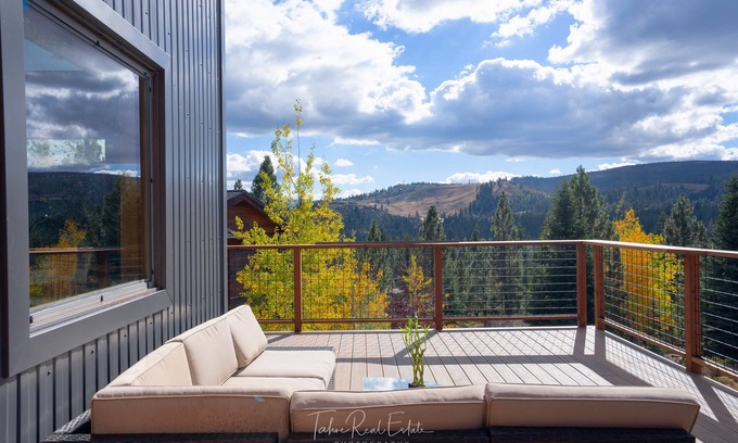 Truckee House | Stunning View Home in Truckee