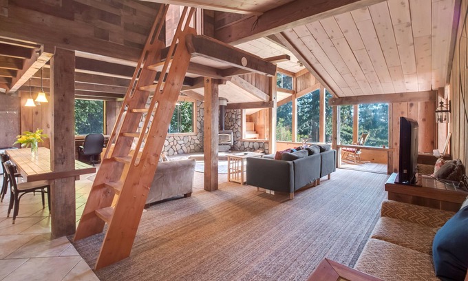 Los Gatos House | Stunning View, Large Living Room, King bed, 45 acre Redwood Retreat