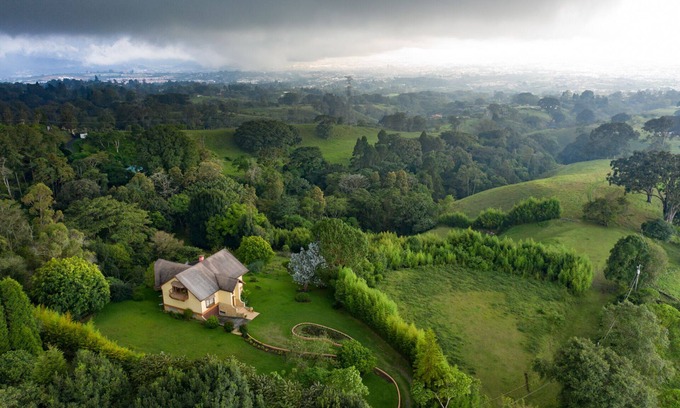 Roble House | Stunning View of San Jose-private property on 2 acres, Casa Los Cielos & Studio