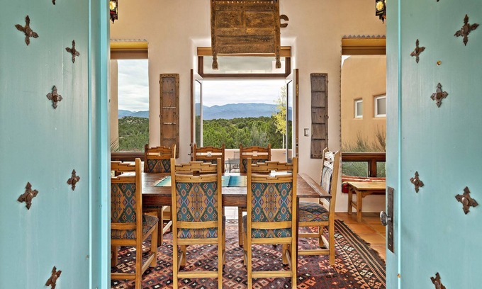 Santa Fe House | Stunning views| 3 Patios| Private and Secluded| Easy Access to Trails