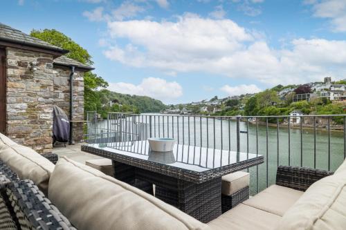 Noss Mayo House | Stunning Views from this cosy Dog Friendly Riverside Cottage in Noss Mayo