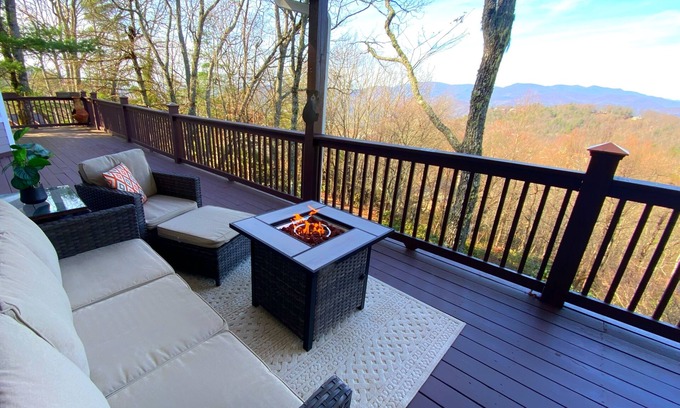 Sky Valley House | Stunning views,game room,huge decks,community pool & Golf