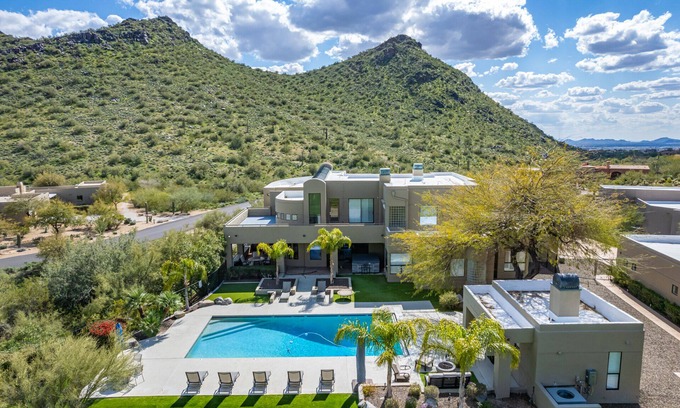 Pinnacle Peak Heights House | Stunning Views, Large Pool & Indoor Basketball