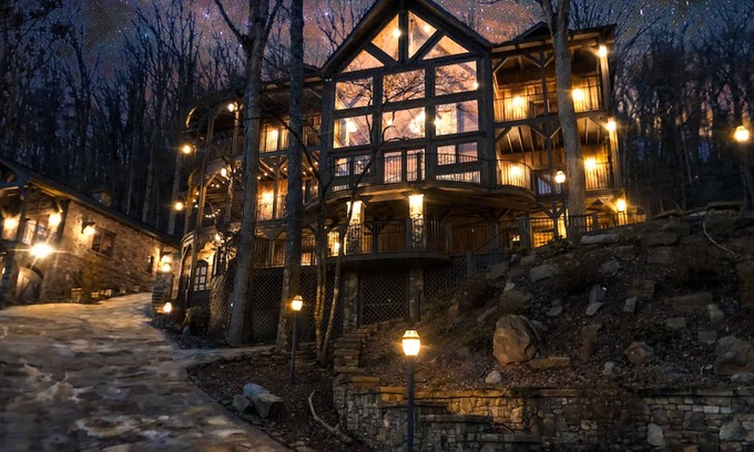 Blairsville Cabin | Stunning views! Luxury Mountain Retreat. Main lodge PLUS separate guest house.
