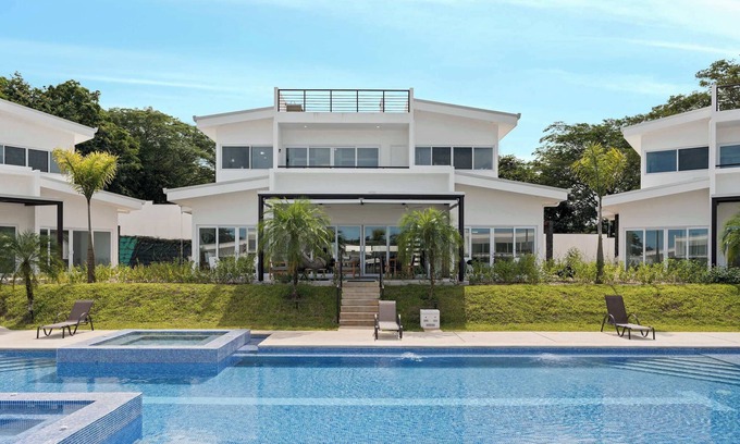 Avellanas Beach Villa | Stunning Villa with Rooftop Deck | Pool | Jacuzzi