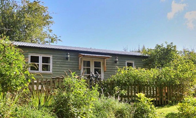 Coalbrookdale House | Stunning villa for 2 guests with WIFI, pets allowed and parking