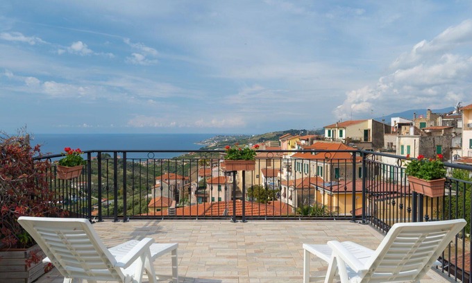 Terzorio House | Stunning villa for 4 people with WIFI, A/C, TV, terrace, pets allowed and parking