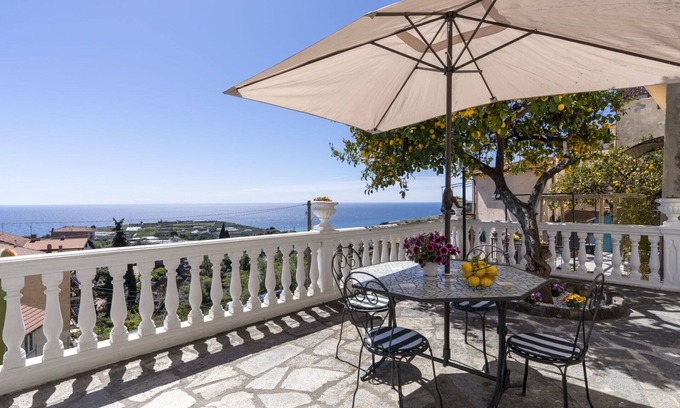 Terzorio House | Stunning villa for 4 people with A/C, WIFI, TV, pets allowed and parking