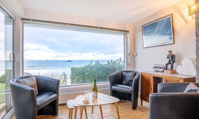 Saint-Ideuc House | Stunning villa for 6 people with WIFI, TV, terrace and parking