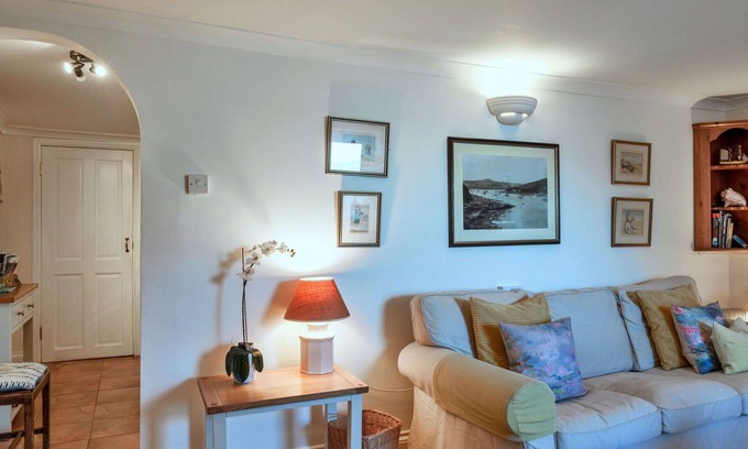 Kingsand House | Stunning villa for 6 people with WIFI, terrace, pets allowed and parking