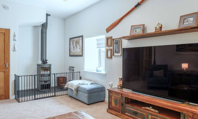 Kingsand House | Stunning villa for 6 people with WIFI, terrace, pets allowed and parking