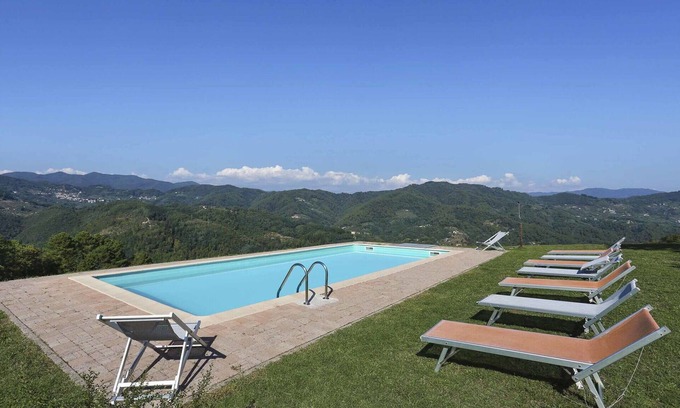 Villabuona Villa | Stunning villa for 8 people with WIFI, private pool, TV, veranda and panoramic view, close to L.