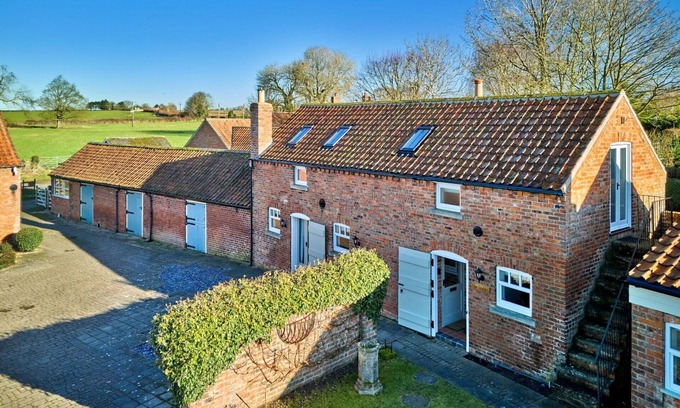 Horncastle House | Stunning villa for 4 guests with WIFI and parking