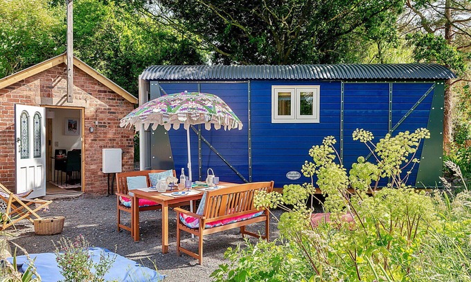 Halfway House House | Stunning villa for 4 guests with terrace