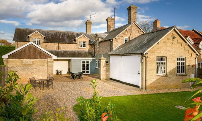 Tilney Fen End House | Stunning villa for 11 people with WIFI, TV and parking