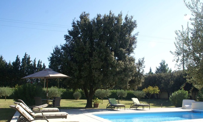 Sorgues Villa | Stunning Villa in Sorgues with Swimming Pool