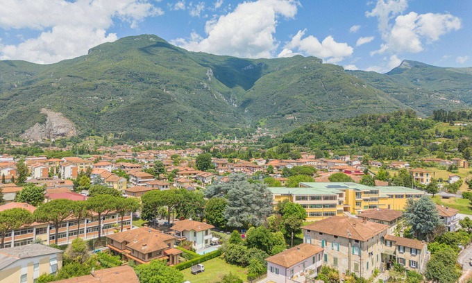 Stazzema House | Stunning villa for 4 people with WIFI, TV, terrace and parking