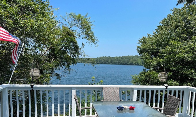 Plymouth Cottage | Stunning Water view, family sized at 10 minutes from downtown Plymouth MA