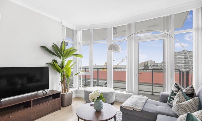 Lower Lonsdale Apartment | Stunning waterfront luxury condo, great location - 90 days minimum