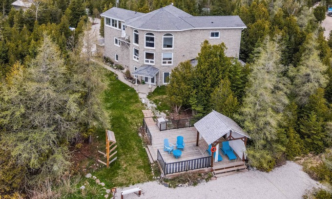 Stokes Bay Cottage | Stunning waterfront w/ spa + dog run