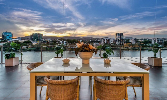 West End Apartment | Stunning Waterfront Penthouse | 3 or 4 Bedrooms
