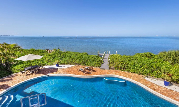 Bayshore Gardens House | Stunning waterfront retreat w/panoramic view, spectacular sunsets & Heated pool