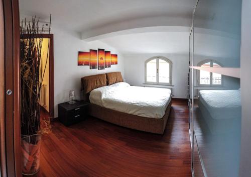 Carrara Apartment | STUPENDA MANSARDA CENTRALISSIMA, finiture di lusso